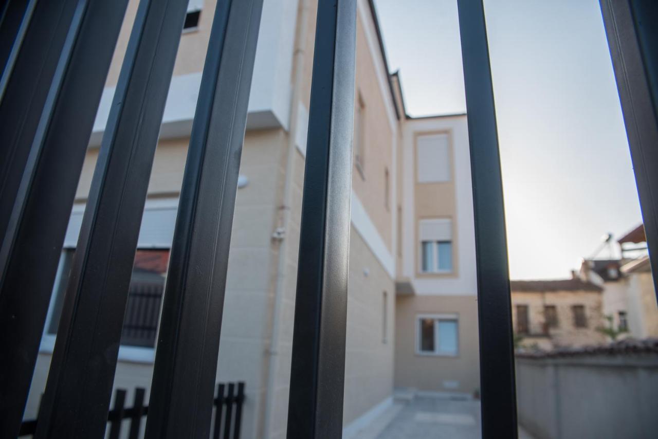 Panda Apartament Korce Buitenkant foto