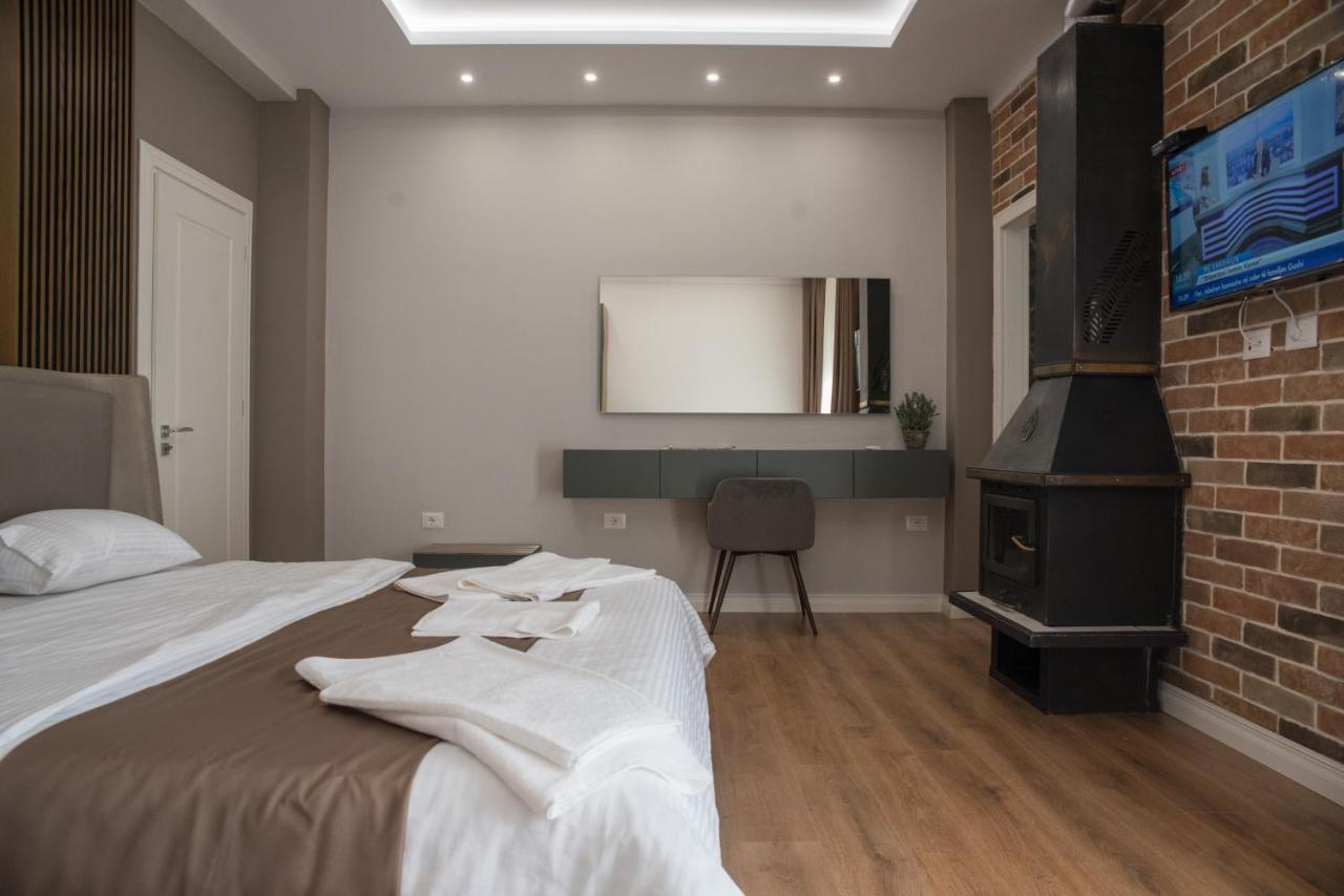 Panda Apartament Korce Buitenkant foto